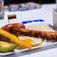 Fotografía que una bandeja paisa de Colombia durante el encuentro internacional 'Sabores del mundo' este sábado, en La Paz (Bolivia). EFE/ Gabriel Márquez