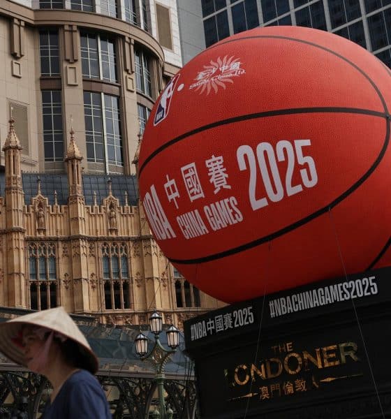 Anuncio de los NBA China Games en Macao donde este viernes juegan el primer partido de pretemporada los Brooklyn Nest y los Phoenix Suns. EFE/EPA/ANDRES MARTINEZ CASARES