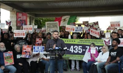 Marcos Ceniceros (c), de la Red de Respuesta Rápida del condado de Will, habla durante una rueda de prensa este miércoles, en Joliet (EE.UU.). EFE/ Guillermo Azábal