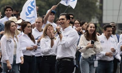 El dirigente nacional del opositor y derechista Partido Acción Nacional (PAN), Jorge Romero, habla durante un mitin por el relanzamiento de su partido este sábado, en la Ciudad de México (México). EFE/José Méndez