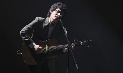 Fotografía cedida por Ocesa del compositor mexicano Ed Maverick durante un concierto en la Ciudad de México (México). EFE/Liliana Estarad/OCESA/SOLO USO EDITORIAL/NO VENTAS/SOLO DISPONIBLE PARA ILUSTRAR LA NOTICIA QUE ACOMPAÑA (CRÉDITO OBLIGATORIO)