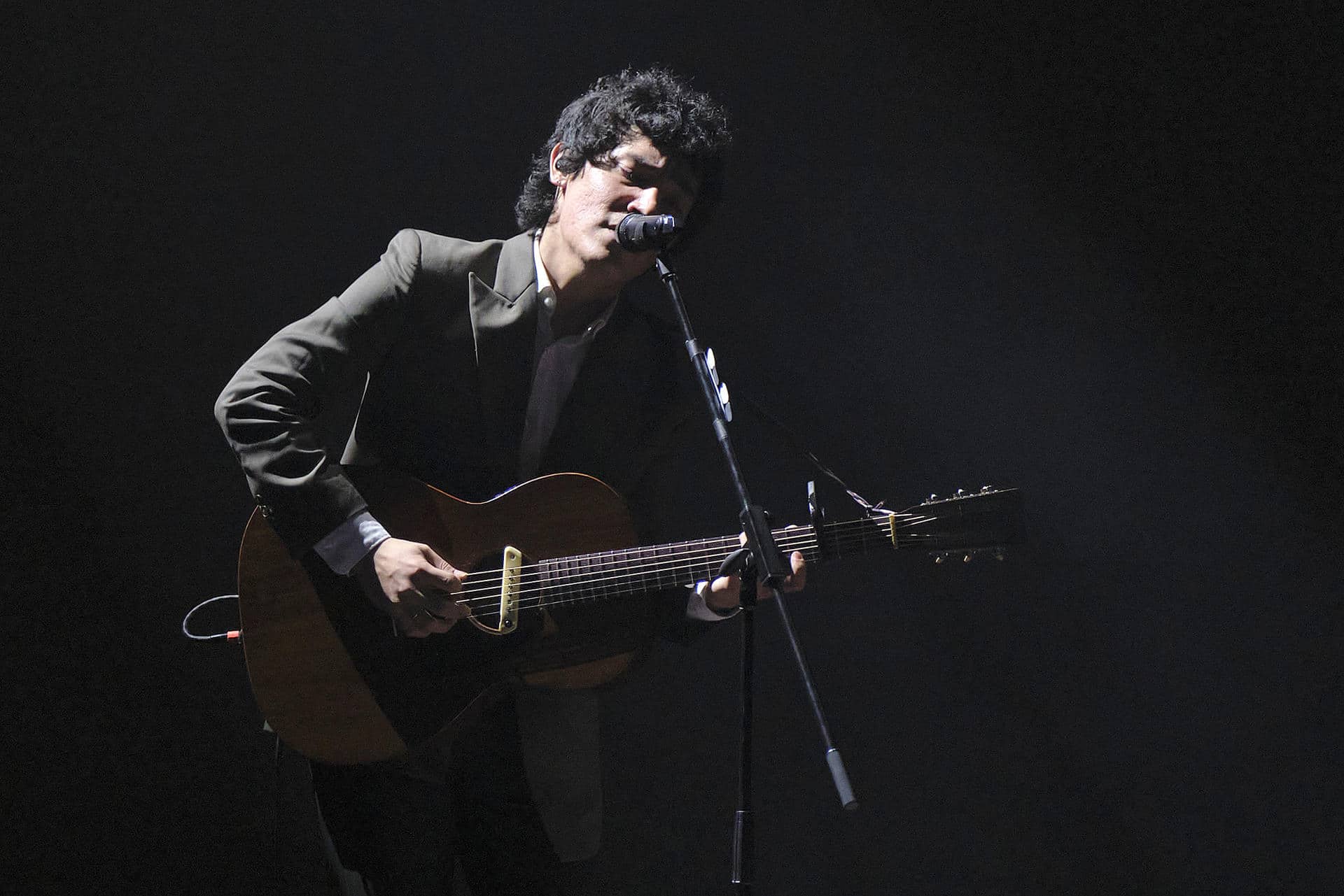Fotografía cedida por Ocesa del compositor mexicano Ed Maverick durante un concierto en la Ciudad de México (México). EFE/Liliana Estarad/OCESA/SOLO USO EDITORIAL/NO VENTAS/SOLO DISPONIBLE PARA ILUSTRAR LA NOTICIA QUE ACOMPAÑA (CRÉDITO OBLIGATORIO)
