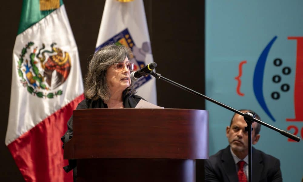 La escritora colombiana Laura Restrepo, ganadora del Premio Alfaguara de Novela 2004, habla este 11 de octubre de 2025 durante la inauguración de la edición 33 de la Feria Internacional del Libro (FIL) de Monterrey (México). EFE/ Miguel Sierra