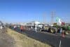 Agricultores del estado de Guanajuato bloquean la carretera de cuota León-Aguascalientes este lunes, en León (México). EFE/Luis Ramírez