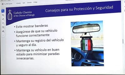 ¿Le quito el rosario, el escapulario y la bandera a mi carro?