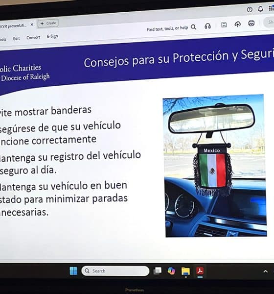 ¿Le quito el rosario, el escapulario y la bandera a mi carro?