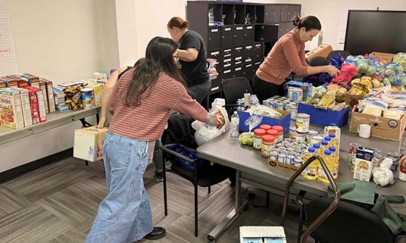 Distribuyen alimentos a familias inmigrantes