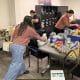 Distribuyen alimentos a familias inmigrantes