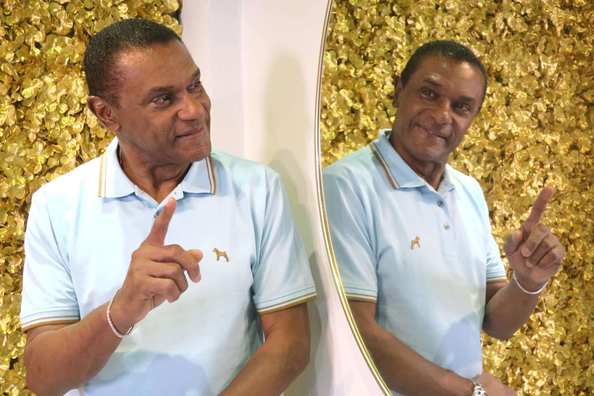 Fotografía del 21 de octubre de 2025 del salsero dominicano José Alberto 'El Canario' posando durante una entrevista con EFE en San Juan (Puerto Rico). EFE/ Jorge Muñiz