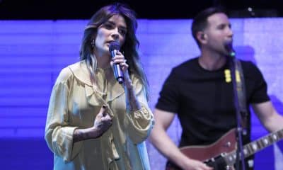 La cantante puertorriqueña Kany García se presenta en la 'Gran Muestra Cultural del País de la Belleza' este sábado, en Santa Marta (Colombia). EFE/Mauricio Dueñas Castañeda