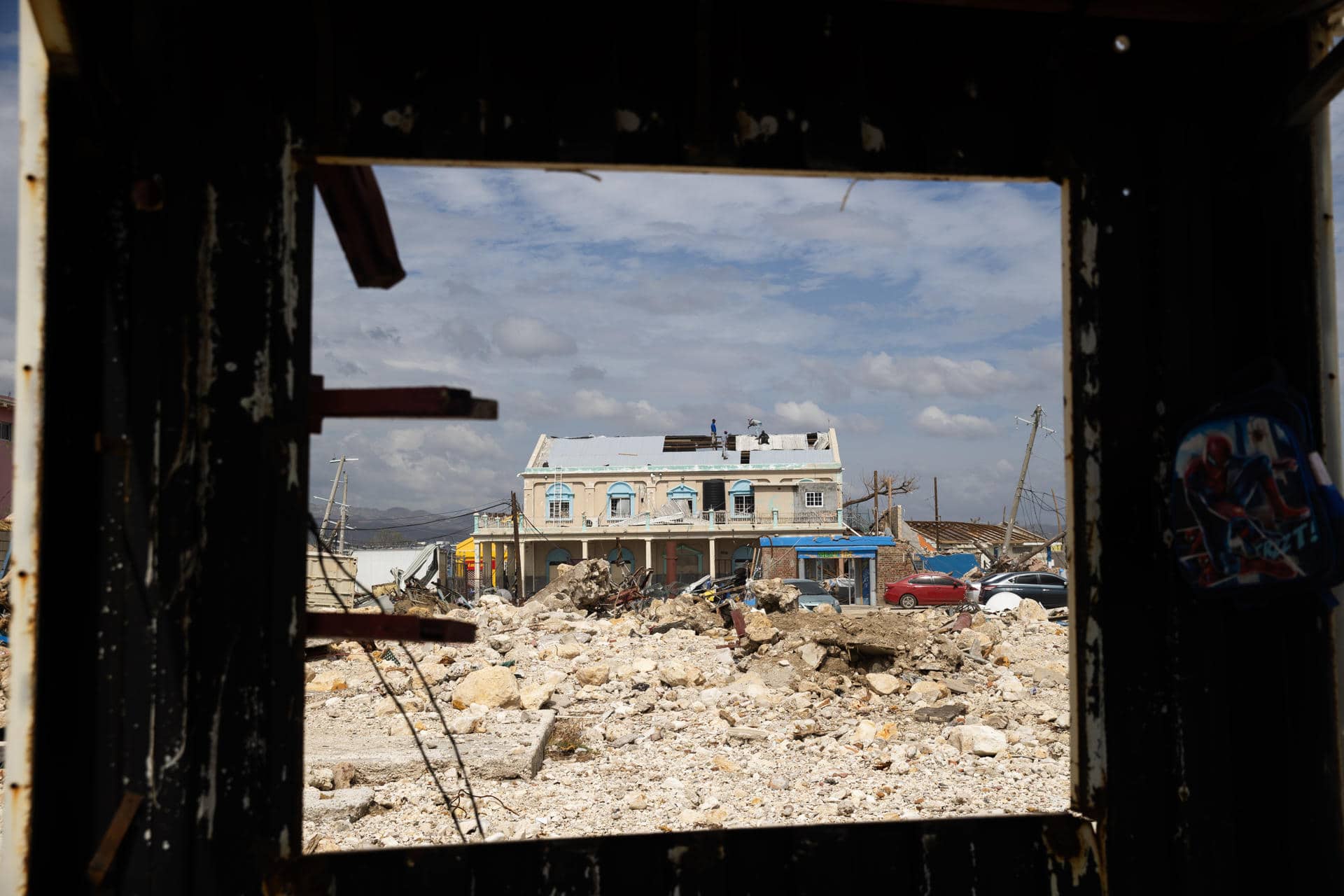 Fotografía que muestra casas destruidas por el huracán Melissa en Black River (Jamaica). EFE/Orlando Barría