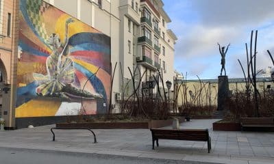 Plazoleta de Maya Plisétskaya cerca del Teatro Bolshói en Moscú. Rusia rinde homenaje a la memoria de la legendaria bailarina Maya Plisétskaya, bautizada por sus contemporáneos como el 'gran cisne' del ballet, con conciertos y otros actos conmemorativos, con ocasión del centenario de su nacimiento. 
EFE/ Anush Janbabian
