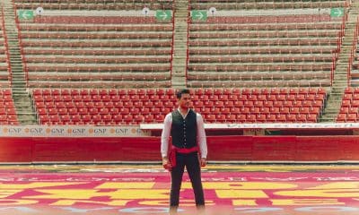Fotografía cedida este lunes por la Sony Music del cantante mexicano Carlos Rivera, posando en la Plaza de Toros México, en Ciudad de México (México). EFE/ Sony Music /SOLO USO EDITORIAL/ NO VENTAS/ SOLO DISPONIBLE PARA ILUSTRAR LA NOTICIA QUE ACOMPAÑA (CRÉDITO OBLIGATORIO)