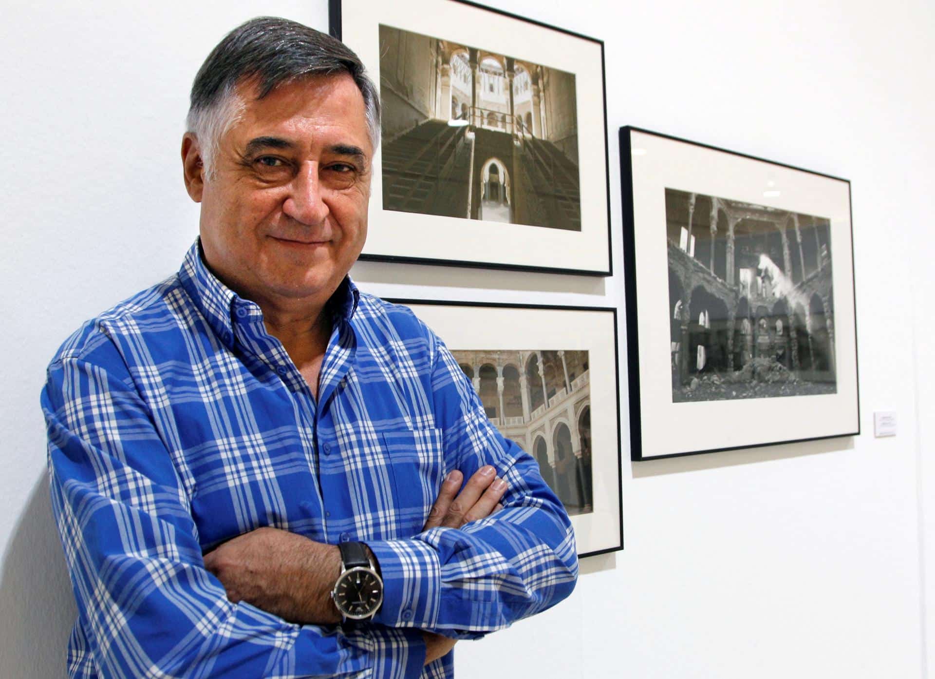 Fotografía de archivo del periodista y fotógrafo españól Gervasio Sánchez, al posar para EFE, en el Club del Museo de la Universidad de Alicante (España) .EFE/Morell