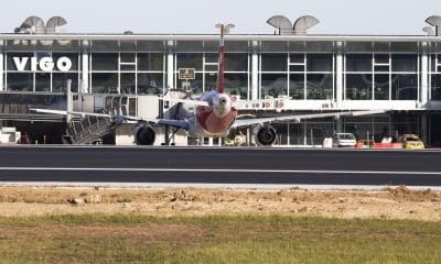 Imagen de archivo de tráfico aéreo en un aeropuerto español. EFE/ Salvador Sas