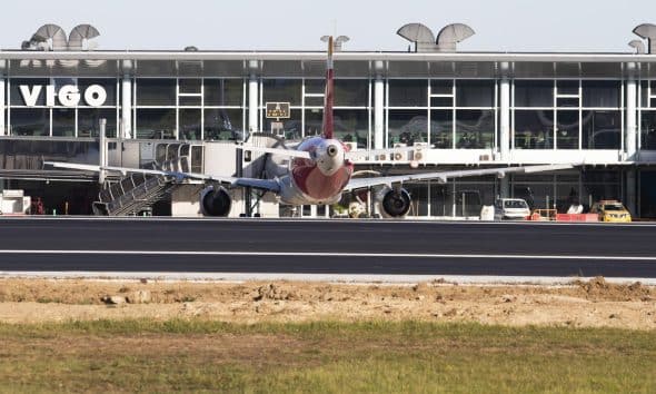 Imagen de archivo de tráfico aéreo en un aeropuerto español. EFE/ Salvador Sas