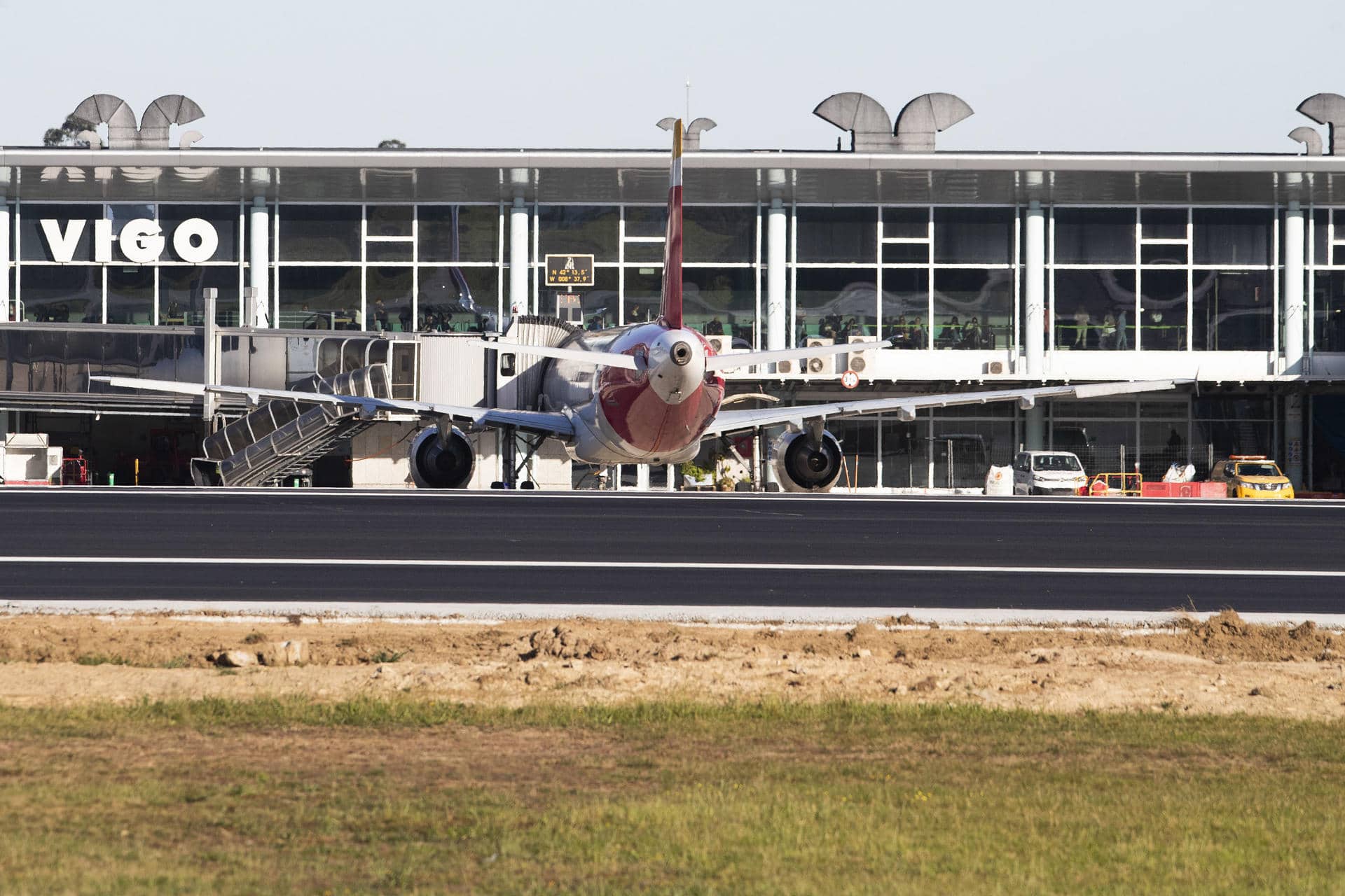 Imagen de archivo de tráfico aéreo en un aeropuerto español. EFE/ Salvador Sas