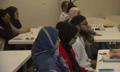 Un grupo de musulmanes escuchan uno de los sermones que se llevan a cabo en el centro islámico "Islam in Spanish", ubicado en Houston (Texas). Imagen de archivo. EFE/ALICIA PEREZ