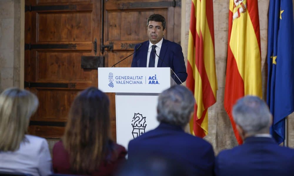 El presidente regional de Valencia, Carlos Mazón, durante su comparecencia en la que anunció que dimitirá al frente del Gobierno valenciano, una año después de las inundaciones del 29 de octub re de 2024, que causaron 229 muertes en la región. EFE/Biel Alino