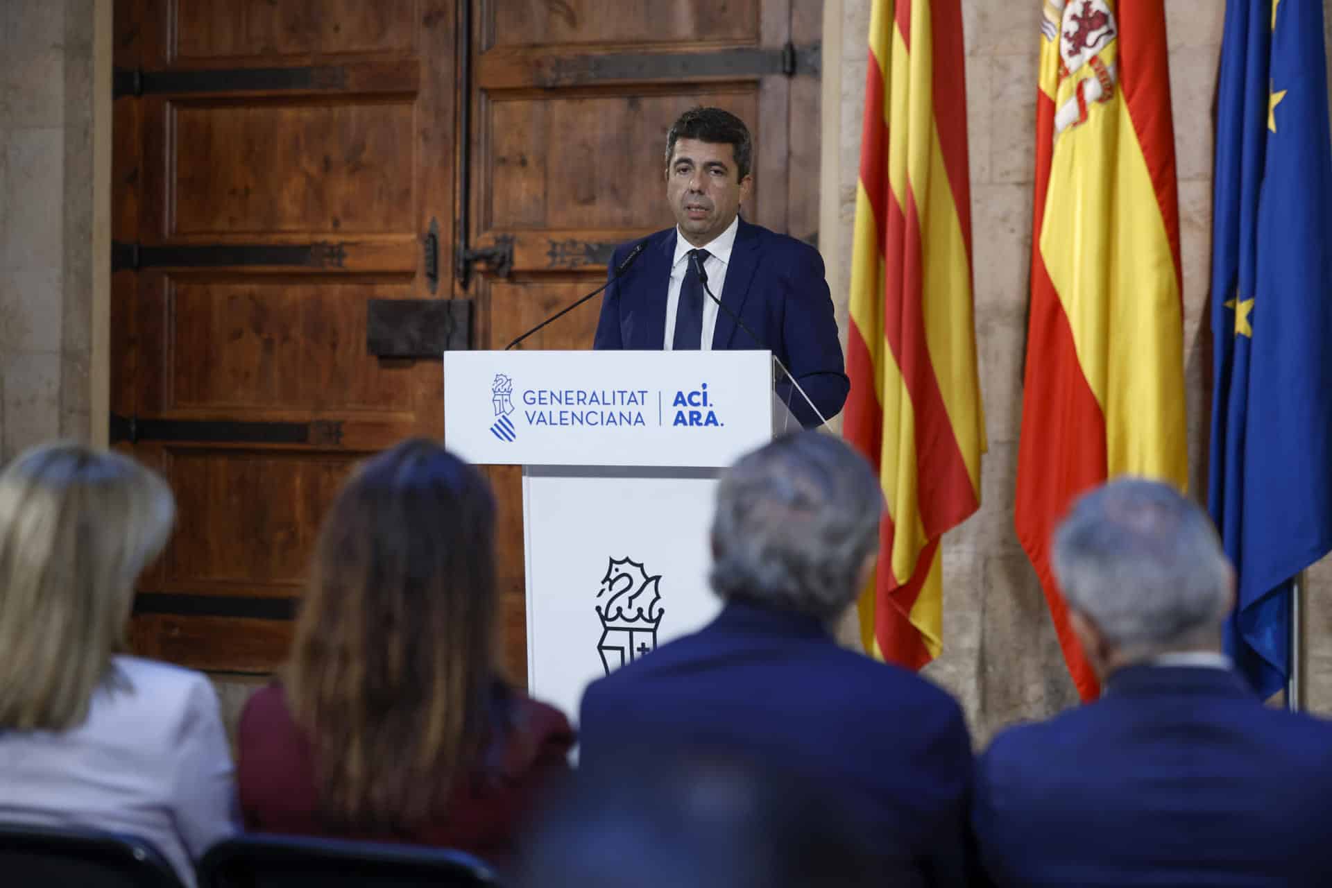 El presidente regional de Valencia, Carlos Mazón, durante su comparecencia en la que anunció que dimitirá al frente del Gobierno valenciano, una año después de las inundaciones del 29 de octub re de 2024, que causaron 229 muertes en la región. EFE/Biel Alino