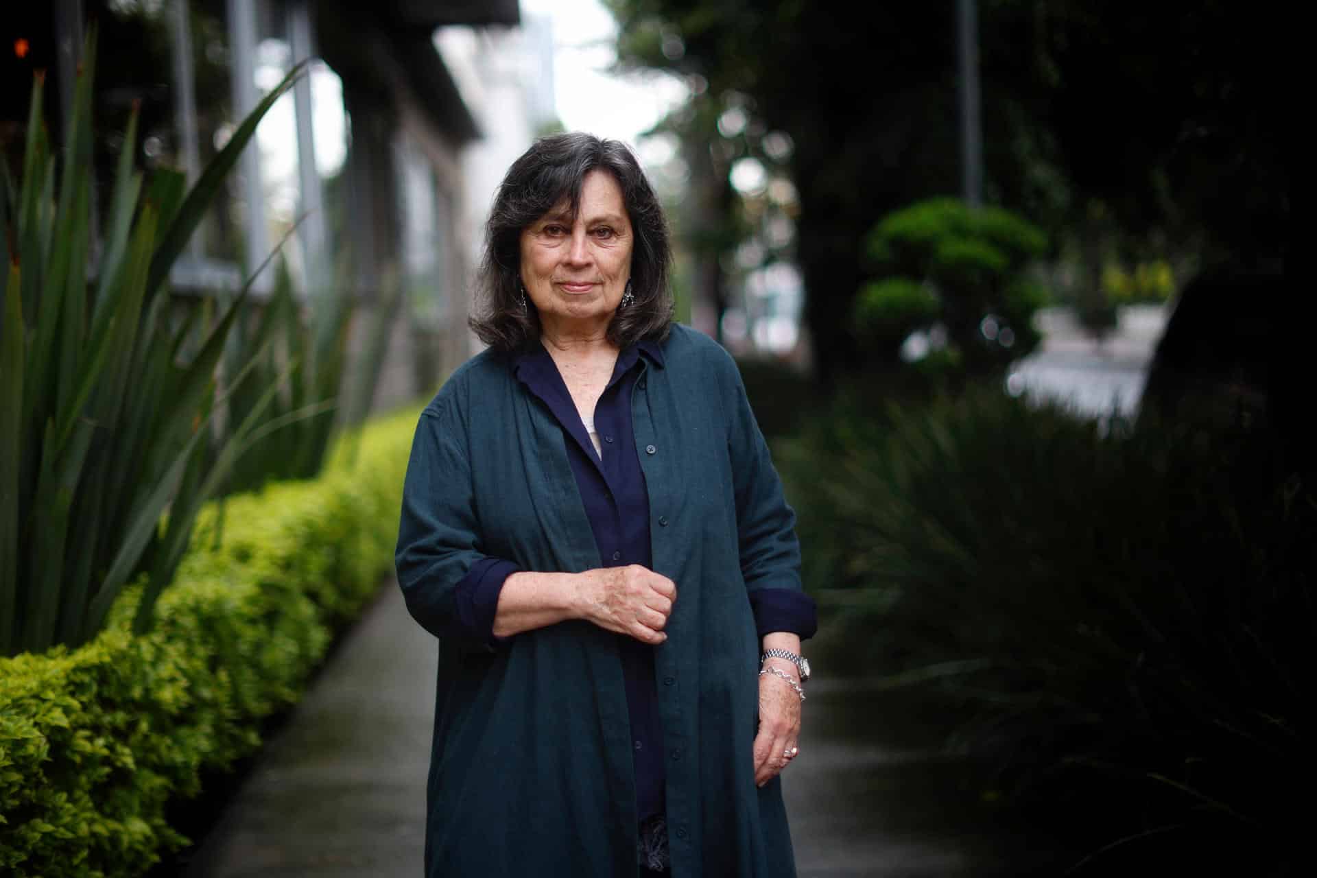 La escritora colombiana Laura Restrepo posa durante una entrevista con EFE este sábado, en Ciudad de México (México). EFE/ Sáshenka Gutiérrez