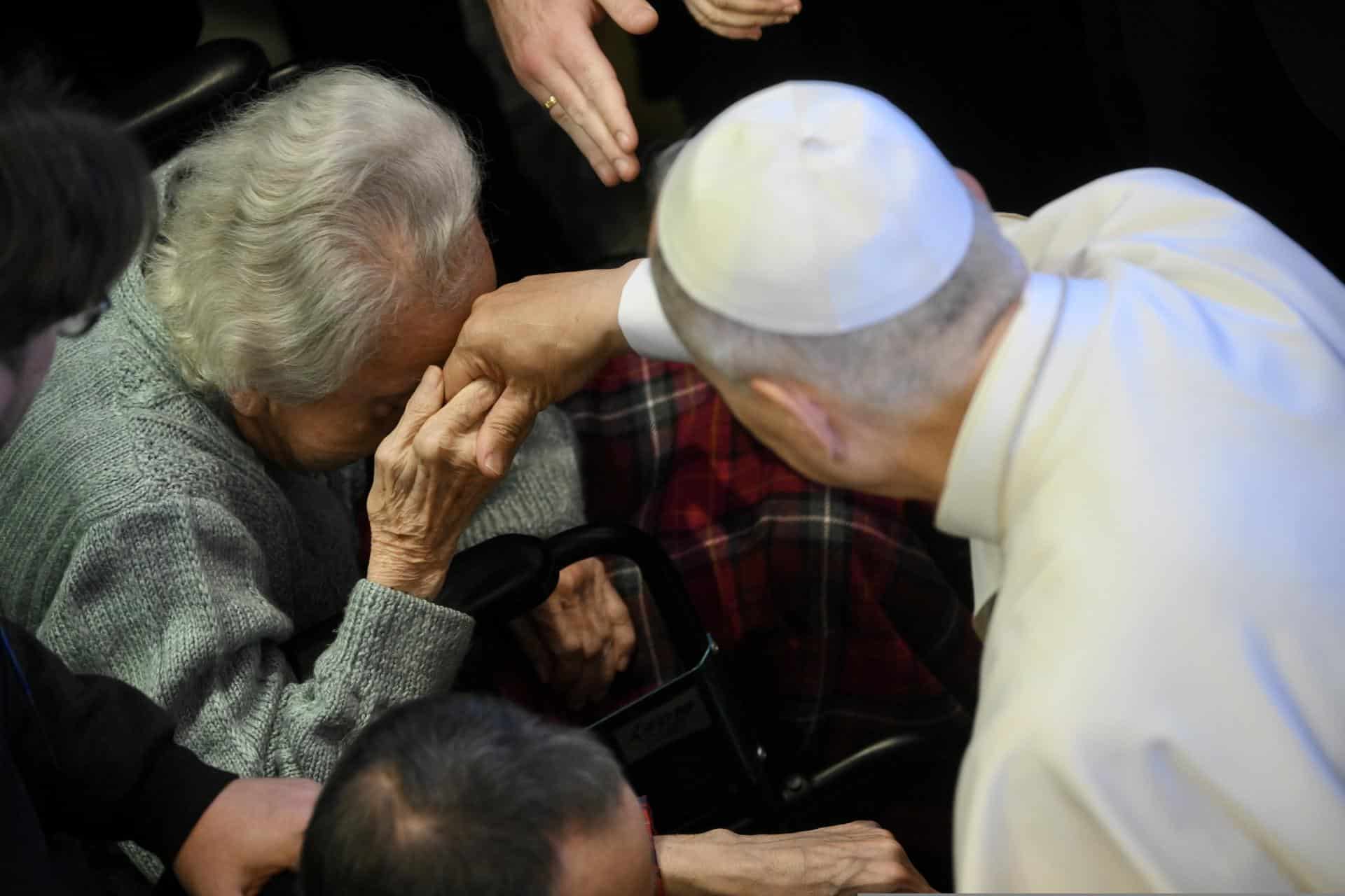 El papa León XIV visita la residencia de las Hermanitas de los Pobres en Estambul, Turquía, el 28 de noviembre de 2025. EFE/EPA/ALESSANDRO DI MEO