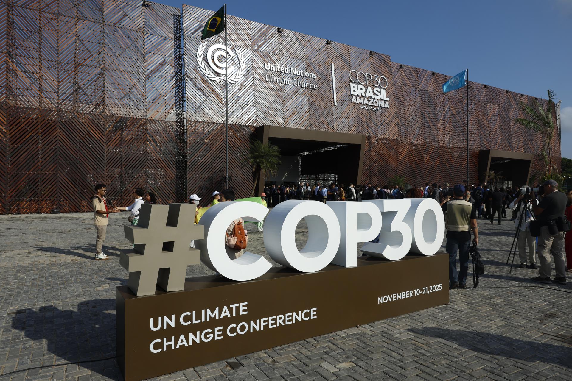 La trigésima cumbre climática de la ONU (COP30) empieza oficialmente este lunes en la ciudad de Belém, en la Amazonía brasileña, con una larga lista de tareas pendientes y la misión de poner freno a la creciente ola de negacionismo. EFE/ Antonio Lacerda