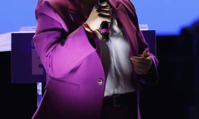 Fotografía del 11 de noviembre 2025 de la candidata a la Presidencia de Chile por el partido Unidad por Chile, Jeannette Jara, hablando en un acto de cierre de campaña en Santiago (Chile). EFE/ Elvis González /