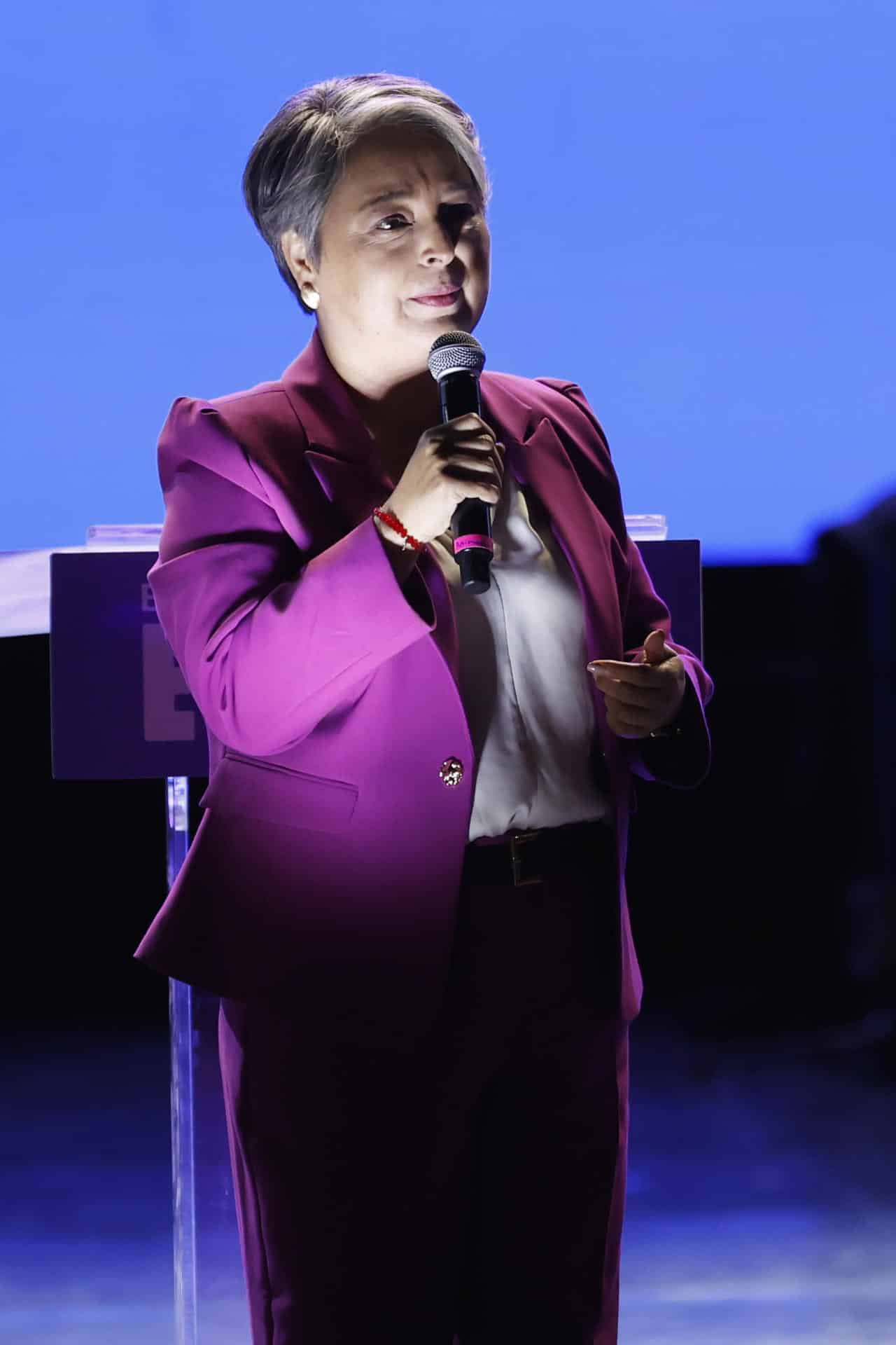 Fotografía del 11 de noviembre 2025 de la candidata a la Presidencia de Chile por el partido Unidad por Chile, Jeannette Jara, hablando en un acto de cierre de campaña en Santiago (Chile). EFE/ Elvis González /