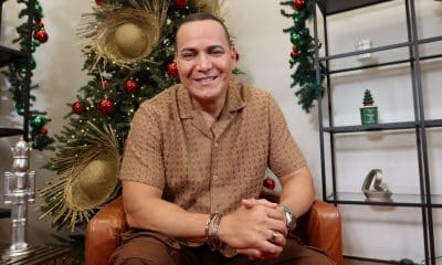 El salsero puertorriqueño Víctor Manuelle posa durante una entrevista con EFE eL miércoles, en las oficinas de Sony Music en San Juan (Puerto Rico). EFE/Jorge Muñiz