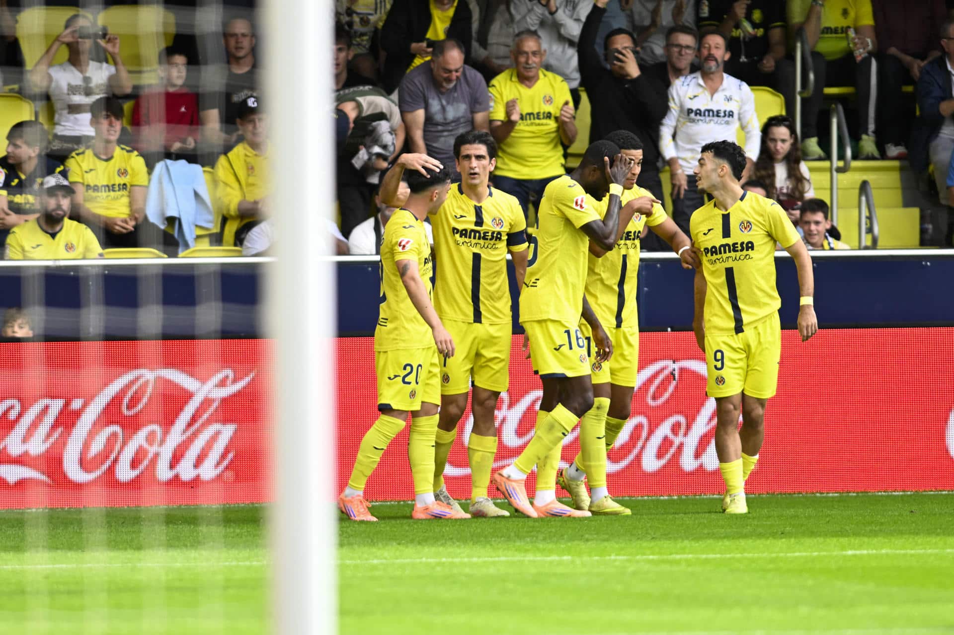 Jugadores del Villarreal celebran un gol de Gerard Moreno (2i) contra el Rayo Vallecano. EFE/ Andreu Esteban