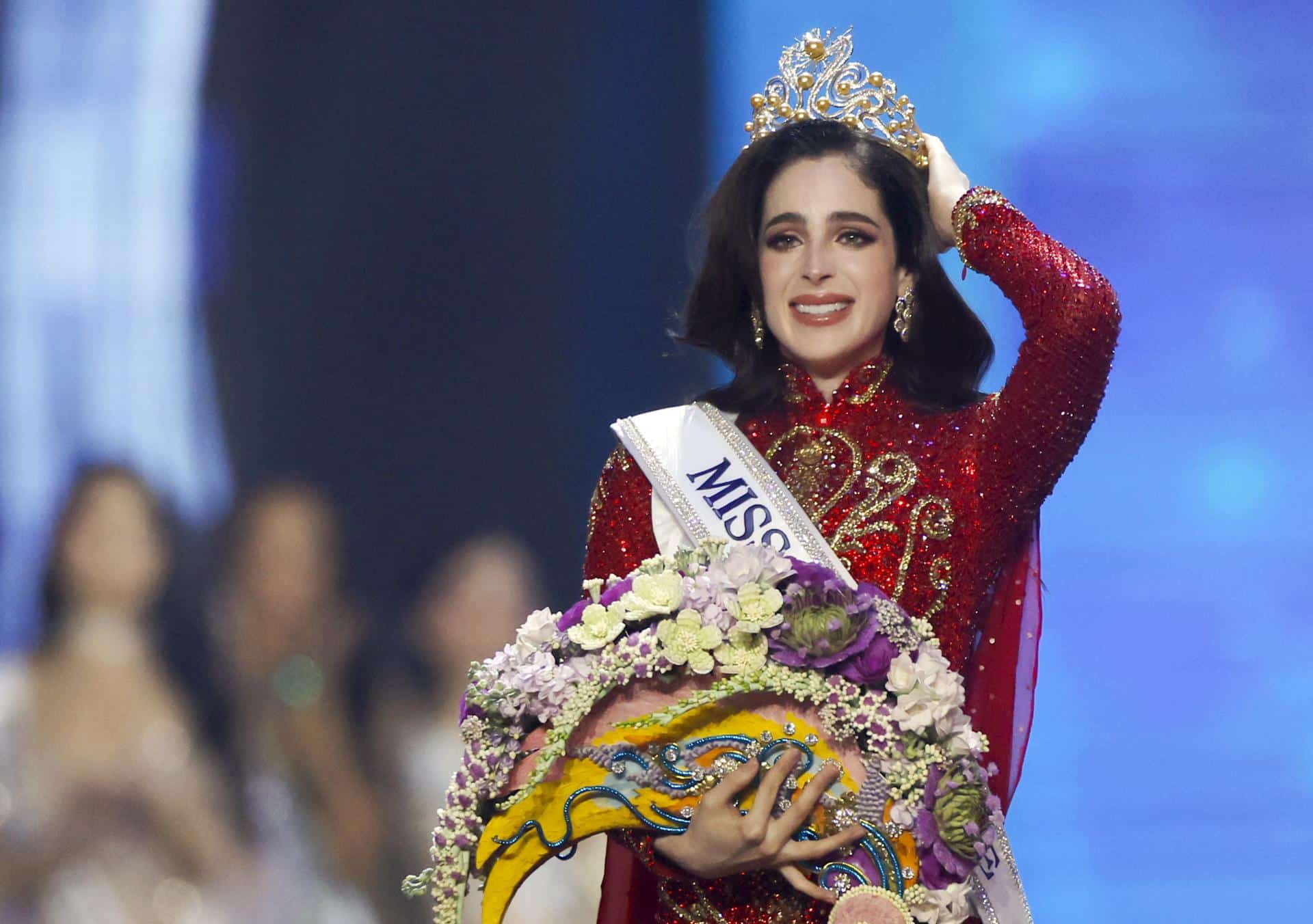 La mexicana Fátima Bosch denunció este martes que ha recibido mensajes violentos y de odio tras haberse coronado como Miss Universo 2025 el 21 de noviembre, en medio de las acusaciones de un supuesto fraude para lograr el título. Imagen de archivo. EFE/EPA/RUNGROJ YONGRIT