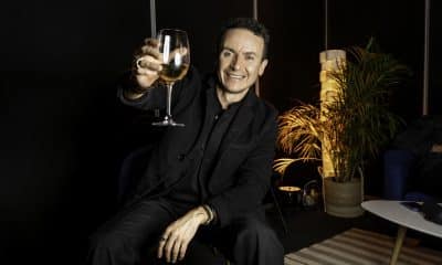 Fotografía promocional cedida este viernes, 21 de noviemvre, por Paola España Comunicaciones del cantante colombiano Fonseca, quien estrenó la temporada navideña con el sencillo 'Celebrar'. EFE/Camilo Baéz/Paola España Comunicaciones