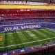 Vista del Bernabéu adaptado para el fútbol americano este viernes en Madrid con motivo de la celebración por primera vez en España de un encuentro oficial de la temporada regular de la National Football League (NFL) entre los Miami Dolphins y los Washington Commanders, que se disputará el próximo domingo. EFE/ Daniel Gonzalez