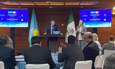 Fotografía cedida por la embajada de Kazajistán que muestra al consejero de la embajada de Kazajastán en México, Yerlan Kubashev (c) participando en el Foro Empresarial Kazajo–Mexicano este jueves, en Ciudad de México (México). EFE/ Embajada de Kazajistán