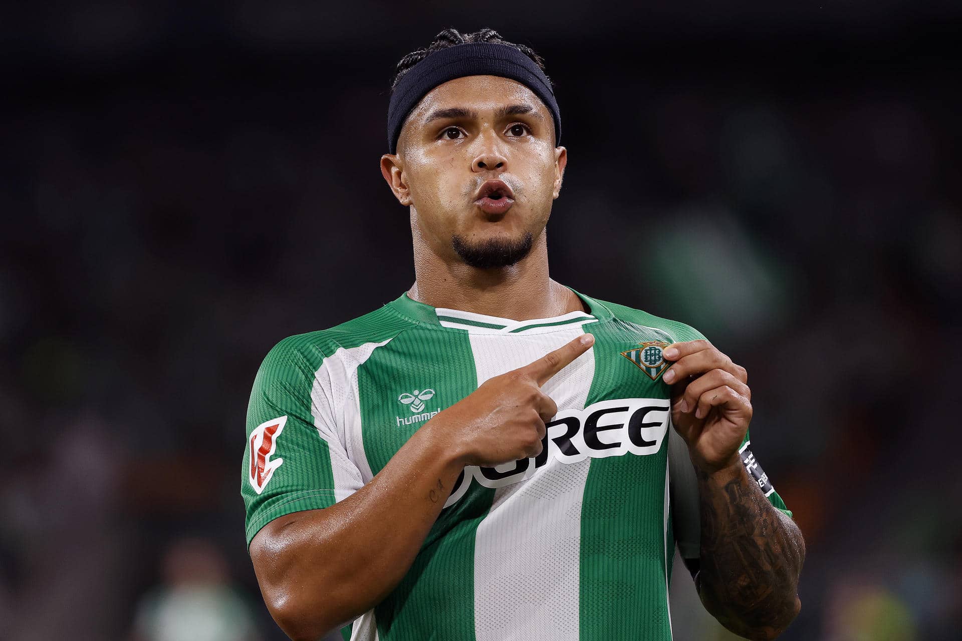 El delantero colombiano del Betis Cucho Hernández. EFE / Julio Muñoz.
