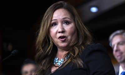 Fotografía de archivo del 12 de noviembre donde aparece la recién juramentada representante demócrata por Arizona, Adelita Grijalva, hablando durante una conferencia de prensa con miembros del Caucus Hispano del Congreso en el Capitolio de los Estados Unidos en Washington. EFE/Jim Lo Scalzo