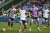 Rodrigo De Paul (2º i), durante el entrenamiento de la selección argentina realizado en el estadio Martínez Valero previo al amistoso ante Angola que disputan mañana viernes en el país africano. EFE/Pablo Miranzo
