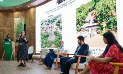 Francineti Carvalho, alcaldesa de Abaetetuba; Elaina Dam, de FONPLATA; Isaac Braz, de la Fundación Medio Ambiente Palmas; y Michelle Ferreti, del Instituto Alzira, participan en el panel 'Clima y energía: soluciones innovadoras para el contexto amazónico' este sábado, en la Zona Verde de la COP30, Belém (Brasil). EFE/ Fraga Alves