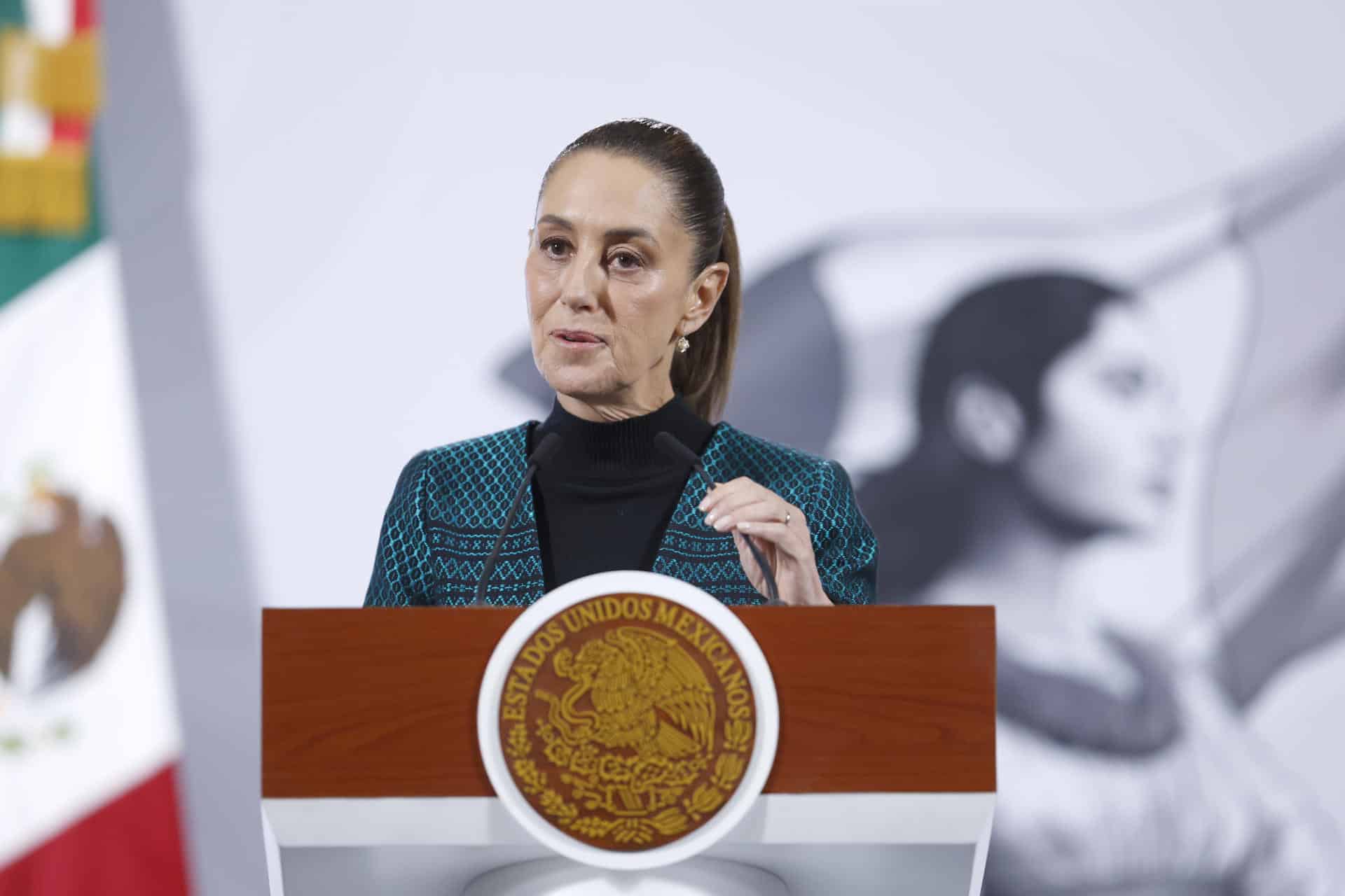 La presidenta de México Claudia Sheinbaum, habla durante una rueda de prensa este martes en Palacio Nacional de la Ciudad de México (México). EFE/Sáshenka Gutiérrez