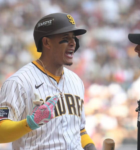Foto de archivo de Manny Machado (i), de Los San Diego Padres, ganador del Bate de Plata como mejor tercera base ofensivo de la Liga Nacional. EFE/Madla Hartz