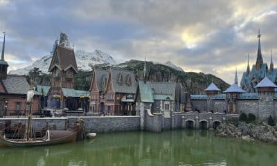 Disneyland París abrirá un nuevo sector basado en la franquicia 'Frozen' el próximo 29 de marzo, con el que además inaugurará una transformación que duplicará el espacio de su segundo parque de atracciones ubicado junto al original, el actual Walt Disney Studios, que pasará a llamarse Disney Adventure World. En la foto, imagen de la ampliación durante la presentación a la prensa este lunes. EFE/Disneyland París SÓLO USO EDITORIAL, PERMITIDO SU USO SÓLO EN RELACIÓN A LA INFORMACIÓN QUE APARECE EN EL PIE DE FOTO (CRÉDITO OBLIGATORIO)