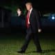 El presidente de Estados Unidos, Donald Trump, camina por el South Lawn de la Casa Blanca en Washington, D.C., Estados Unidos, el 2 de noviembre de 2025. EFE/Francis Chung / POOL