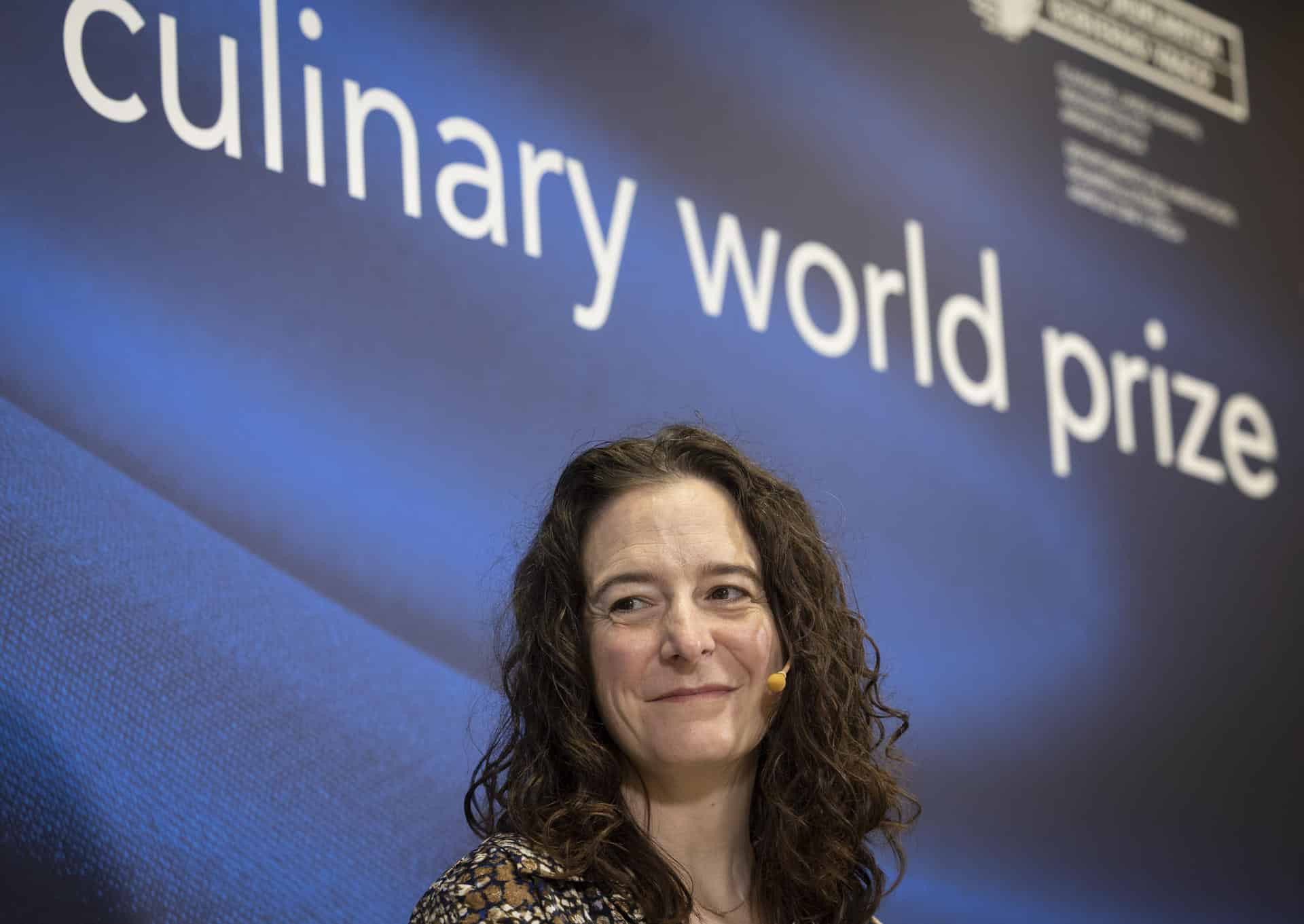 La estadounidense de origen mexicano Leticia Landa durante la rueda de prensa que han ofrecido este miércoles en el Basque Culinary Center de San Sebastián, donde esta tarde recogerá el Basque Culinary World Prize, con el que se ha reconocido su  labor en 'La Cocina', un proyecto orientado a personas con talento que buscan acceder al sector de la restauración en San Francisco y que son parte de comunidades en situación de exclusión. EFE/Javier Etxezarreta