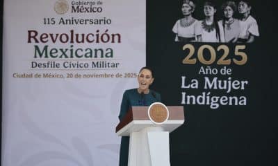 La presidenta de México, Claudia Sheinbaum, habla durante el desfile por el 115 Aniversario del inicio de la Revolución Mexicana, este jueves en la Plaza de la Constitución, en Ciudad de México (México). FE/José Méndez