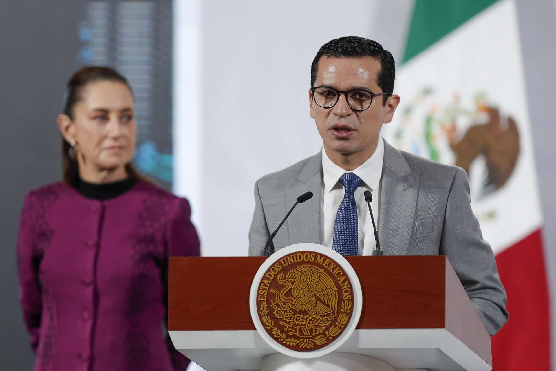 El coordinador nacional de Infraestructura Digital de México, Jorge Luis Pérez Hernández, participa en una rueda de prensa de la presidenta de México, Claudia Sheinabum este miércoles, en Palacio Nacional de la Ciudad de México (México). EFE/ Isaac Esquivel