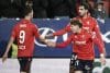 El defensa de Osasuna Alejandro Catena (d) celebra su gol con sus compañeros durante el partido de la jornada 13 de LaLiga entre el Osasuna y la Real Sociedad, este sábado en El Sadar. EFE/Jesús Diges
