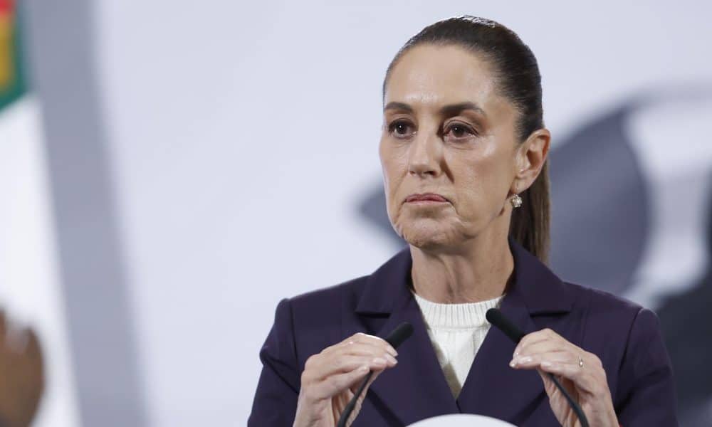La presidenta de México, Claudia Sheinbaum, habla durante una rueda de prensa este miércoles, en Palacio Nacional de la Ciudad de México (México). EFE/Sáshenka Gutiérrez