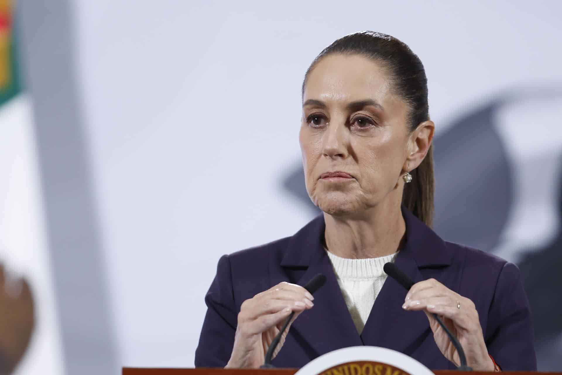 La presidenta de México, Claudia Sheinbaum, habla durante una rueda de prensa este miércoles, en Palacio Nacional de la Ciudad de México (México). EFE/Sáshenka Gutiérrez