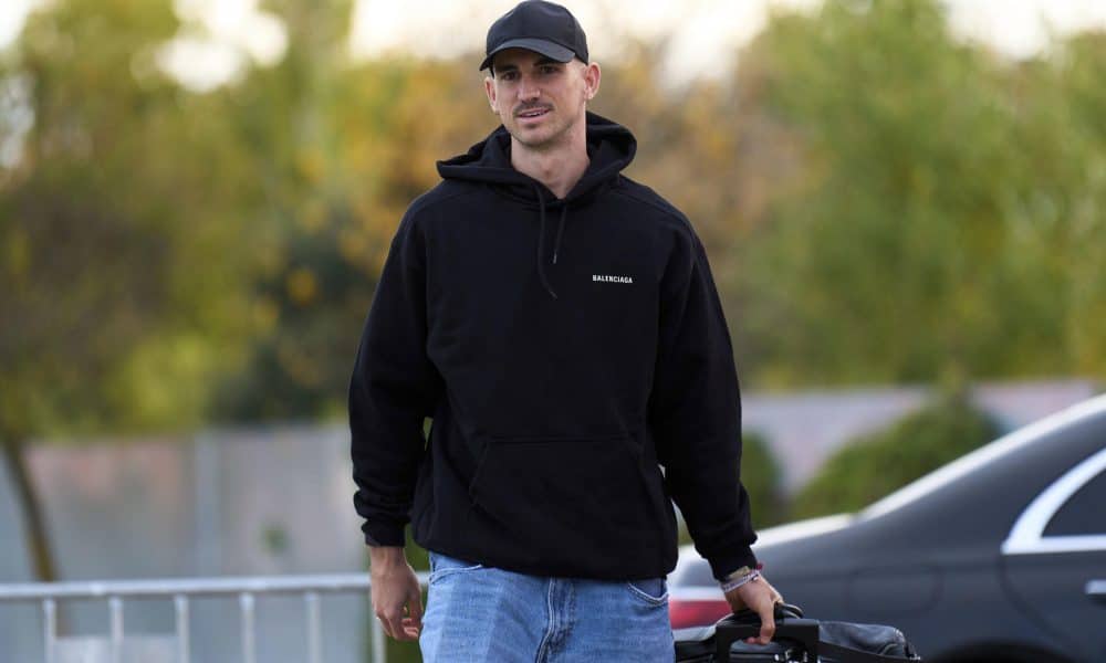 El centrocampista de la selección española Fabián Ruiz  a su llegada este lunes a la Ciudad del Fútbol de Las Rozas, en Madrid, de cara a los partidos clasificatorios para el Mundial 2026 contra Georgia y Turquía. EFE/ Ángel Martínez / RFEF